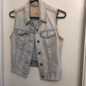 Levi Vest